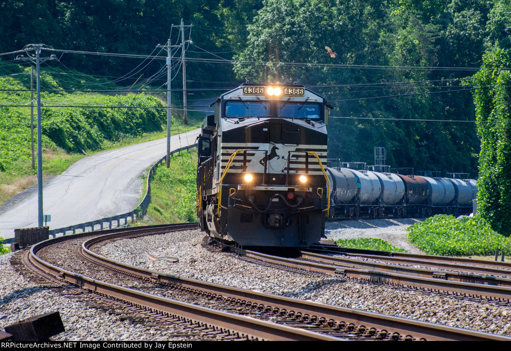 NS 4366 leads 65Q around the bend at Oakdale